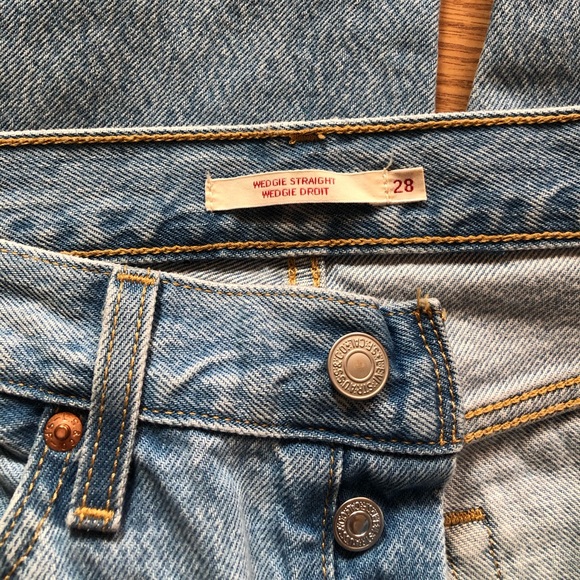 Levi’s Wedgie Straight Fit Jeans - Picture 3 of 5